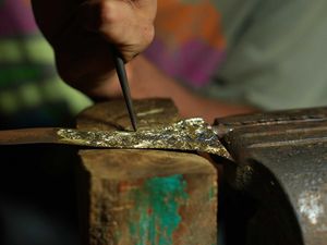 Mengenal Sejarah Keris: Perkembangannya Tergambar di Relief Candi Borobudur Mengenal Sejarah Keris: Perkembangannya Tergambar di Relief Candi Borobudur