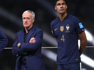 Deschamps Kecewa Ditinggal Pensiun Varane Deschamps Kecewa Ditinggal Pensiun Varane