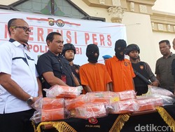 2 Kurir Dibekuk di Jambi, 14 Kg Sabu-9.966 Butir Ekstasi Disita