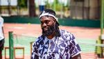 Gaya Glamor Masa Tua Adebayor