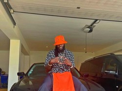 Adebayor punya mansion mewah dan koleksi mobil Rolls-Royce di kampung halamannya (Instagram/e_adebayor)