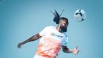 Gaya Glamor Masa Tua Adebayor