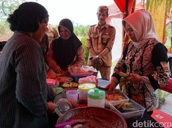 Pameran UMKM-Teaterikal Tirta Amerta Meriahkan Festival Mojotirto