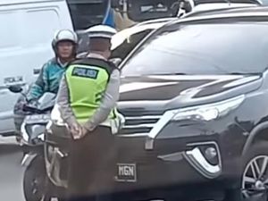 Kondisi Aiptu Torus yang Disundul Fortuner Ngotot Melaju di Jakbar Kondisi Aiptu Torus yang Disundul Fortuner Ngotot Melaju di Jakbar
