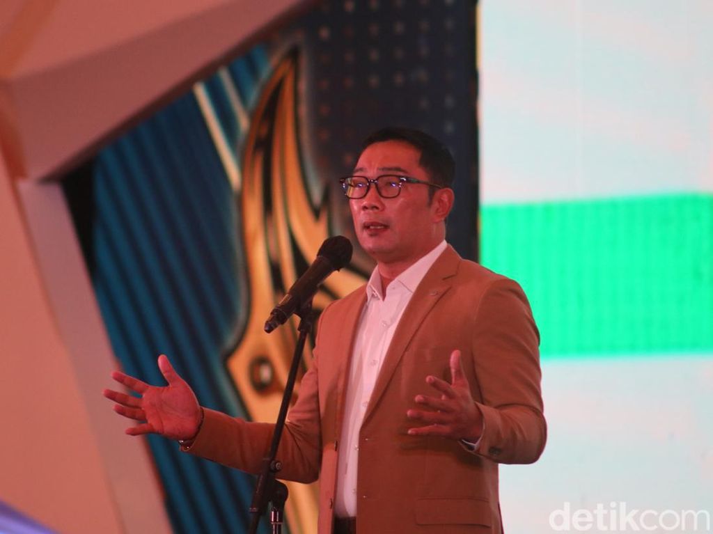 Janji Ridwan Kamil Perbaiki 71 ruas Jalan di Jabar Janji Ridwan Kamil Perbaiki 71 ruas Jalan di Jabar