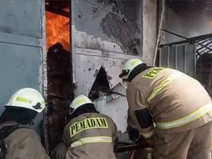 Kronologi Kebakaran Hebat Gudang Sembako di Cipinang