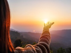 Matahari Ada Bunyinya Loh, Berisik Banget