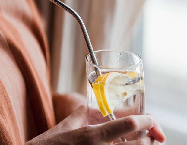 Ilustrasi Menambahkan Perasan Air Lemon