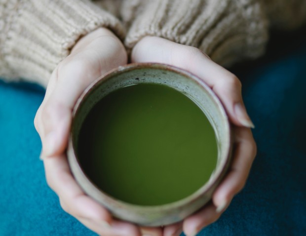 Ilustrasi Minum Teh Hijau
