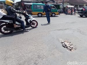 Lihat Jalan Rusak di Bandung, Laporkan Segera ke Sini!