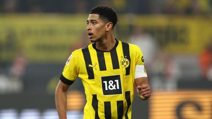 DORTMUND, GERMANY - MARCH 18: Jude Bellingham of Borussia Dortmund in action during the Bundesliga match between Borussia Dortmund and 1. FC Köln at Signal Iduna Park on March 18, 2023 in Dortmund, Germany. (Photo by Dean Mouhtaropoulos/Getty Images)