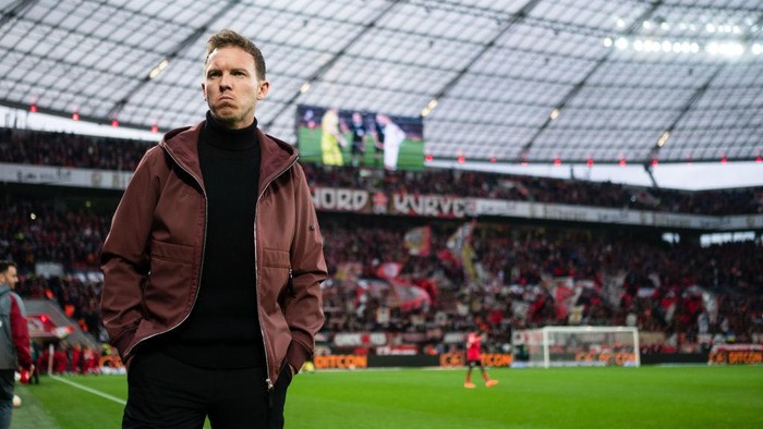 19 March 2023, North Rhine-Westphalia, Leverkusen: Soccer: Bundesliga, Bayer Leverkusen - Bayern Munich, Matchday 25, BayArena. Bayern coach Julian Nagelsmann enters the stadium. Photo: Marius Becker/dpa - IMPORTANT NOTE: In accordance with the requirements of the DFL Deutsche Fußball Liga and the DFB Deutscher Fußball-Bund, it is prohibited to use or have used photographs taken in the stadium and/or of the match in the form of sequence pictures and/or video-like photo series. (Photo by Marius Becker/picture alliance via Getty Images)