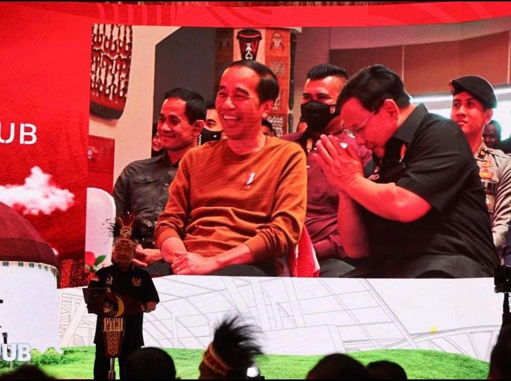 Gestur Prabowo ke Jokowi yang Tertawa saat Kepala BIN Bicara Aura