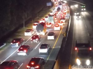 Jelang Libur Panjang, Kondisi Lalin di Tol Cipularang Macet