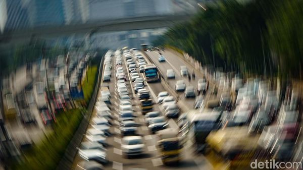 Lalin ke Luar Jakarta Macet Jelang Libur Nyepi