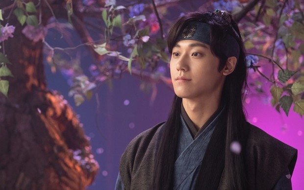 Lee Do Hyun dalam drama Hotel del Luna / Foto: Netflix.com/Hotel del Luna Lee Do Hyun dalam drama Hotel del Luna / Foto: Netflix.com/Hotel del Luna