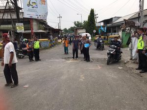 Pak Ogah Tewas Tertabrak Truk di Simpang 4 Jetis Mojokerto Pak Ogah Tewas Tertabrak Truk di Simpang 4 Jetis Mojokerto