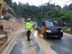 Sempat Putus Total Akibat Longsor, Akses Riau-Sumbar Kini Bisa Dilewati