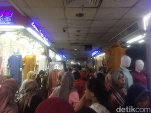 Puasa Belum Mulai, Ibu-ibu Sudah Berburu Baju Lebaran di Tanah Abang