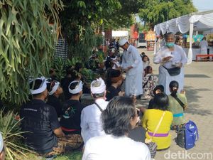 Upacara Jelang Nyepi di Pura Segara Surabaya Berlangsung Khidmat Upacara Jelang Nyepi di Pura Segara Surabaya Berlangsung Khidmat