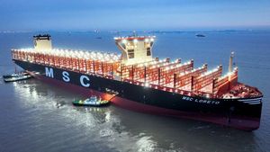 Penampakan Kapal Kontainer Terbesar di Dunia Uji Coba Berlayar