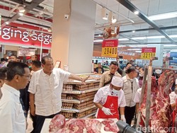 Heru Budi-CT Resmikan Gerai Daging Murah di Transmart