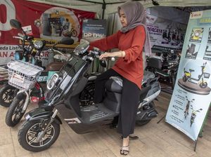 Penjual Mulai Getol Jual Motor Listrik Varian Subsidi Penjual Mulai Getol Jual Motor Listrik Varian Subsidi