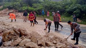 Penampakan Jalan Lintas Riau-Sumbar yang Bisa Dilalui Usai Tertutup Longsor