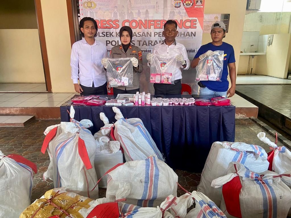 Polisi Gagalkan Penyelundupan 21 Koli Kosmetik Ilegal di Tarakan Polisi Gagalkan Penyelundupan 21 Koli Kosmetik Ilegal di Tarakan