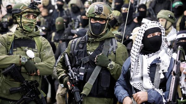 Potret Gahar Pejuang Muda Palestina