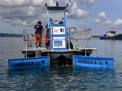 Potret Kapal Kiriman Prancis Untuk Bersihkan Sampah di Laut Bali