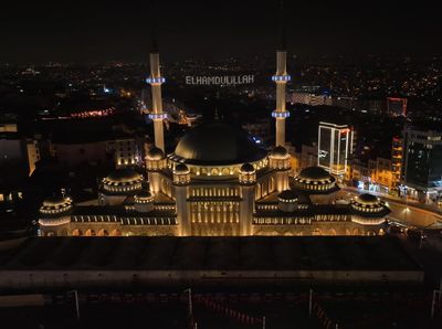 Potret Masjid Taksim di Turki Menyala Jelang Ramadan