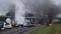 Prancis Memanas, Jalan Raya di Rennes Diblokir