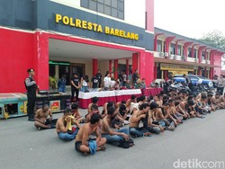 Razia Kampung Narkoba di Batam, Puluhan Orang Diamankan-4 Lagi Asyik Nyabu