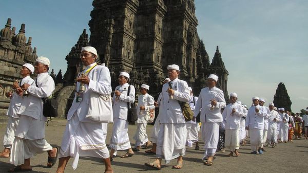 Ribuan Umat Hindu Ikuti Tawur Agung Kesanga di Candi Prambanan