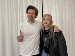 Bikin Heboh, Harry Styles Foto Bareng Rose BLACKPINK Hingga Ditraktir Makan
