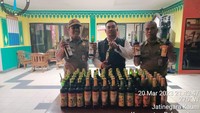 Satpol PP Pulogadung Razia Jelang Ramadan, 100 Botol Miras Diamankan