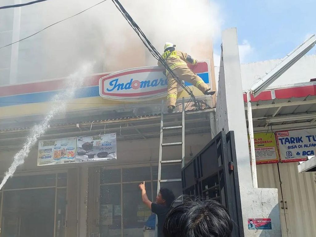 Minimarket di Senen Jakpus Kebakaran, Diduga Akibat Korsleting