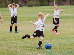 5 Cara Menendang Bola dalam Permainan Sepak Bola: Dasar hingga Lanjutan