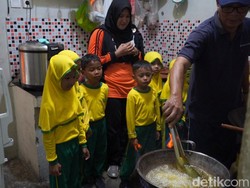 Siswa TK di Lamongan Belajar Siapkan Menu Buka Puasa Jelang Ramadan