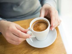 Amankah Ngopi Saat Cuaca Panas? Ini Kata Ahli