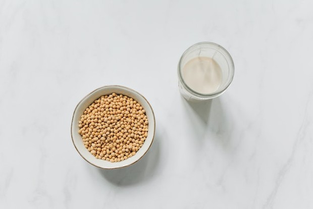 Soy milk/photo: pexels/Polina Tankilevitch