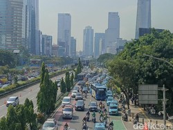 Taksi-Ojol Nakal Ngetem Depan Polda Metro Bikin Macet, Polisi: Kita Usir!