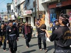 Atraksi Boles Warnai Pawai Tarhib Ramadan 1444 H di Kota Sukabumi