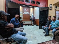 Paniknya Ujang Anggota Dewan Ditodong dan Dikejar Adik Bersenapan