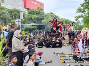 Potret Kemeriahan Pawai Ogoh-ogoh di NTT