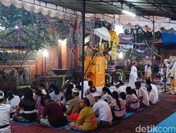 Momen Khidmat Tawur Agung Kesanga di Pura Wira Loka Natha Cimahi