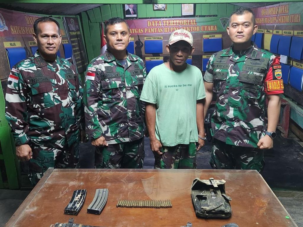 Warga di Keerom Papua Serahkan 28 Butir Amunisi Tajam ke Prajurit TNI