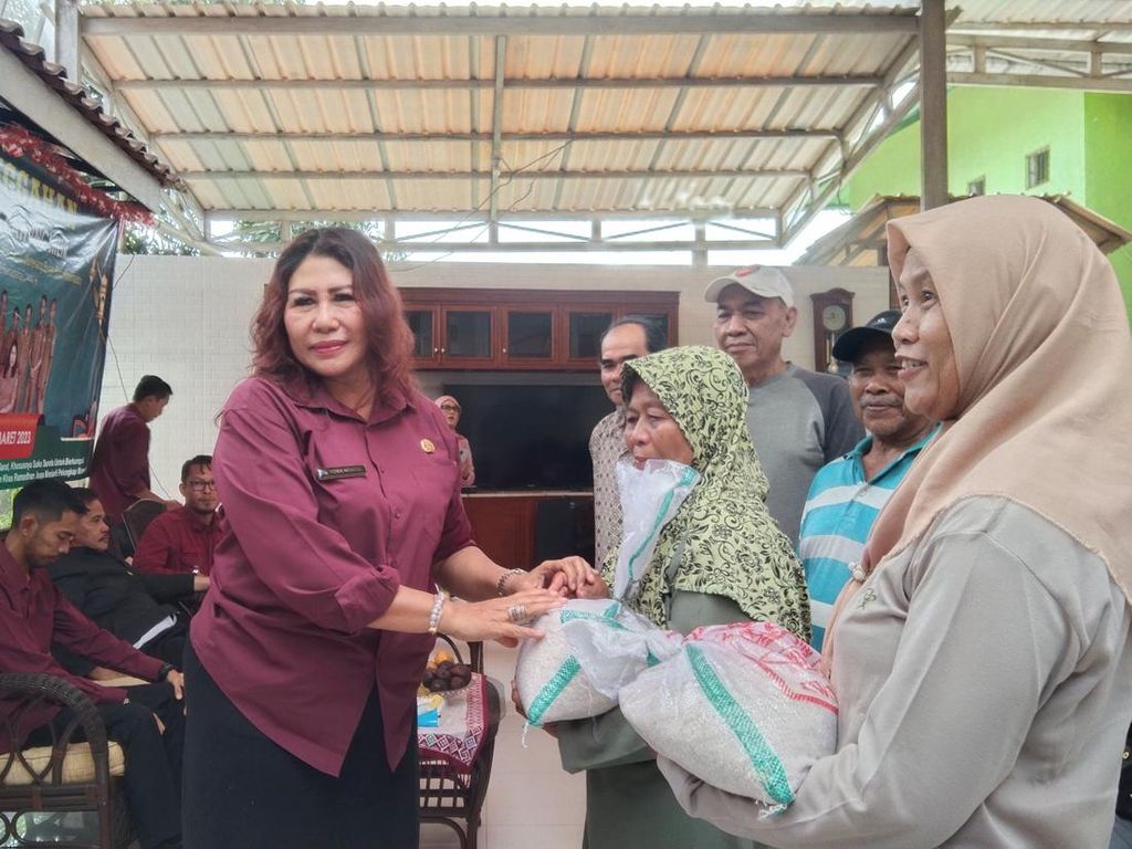 Ragam Aksi Kades Sultan Majalengka Bikin Warga Bahagia Ragam Aksi Kades Sultan Majalengka Bikin Warga Bahagia