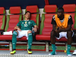 Ruediger Bakal Ceritakan Kehebatan Oezil ke Anak Cucu